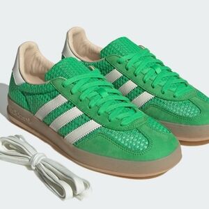 NEW ADIDAS GAZELLE. Green and White Sneakers
